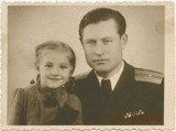 Алефиренко И.Е. со своей дочерью Викторией, июль 1954 года, Рига