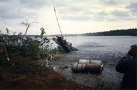 Скан477.jpg (127.53 КБ) 9330 просмотров Извлечение «Киттихаука» из озера Кодъявр. 1997 г.<br />Фото из коллекции А.Копыткова.