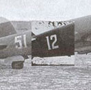 Написание бортовых номеров № 51 на Пе-2 и № 12 на Р-40 из состава ВВС СФ.