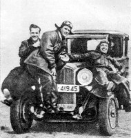Иван Копец, Георгий Захаров, Николай Артемьев<br />( слева направо )  на аэродроме Алкала