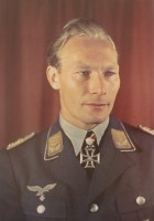 ком 1 гр. 30 бомб.эскадры..jpeg (98.12 КБ) 59814 просмотров с июля 1941 г. командир 1-й группы 30-й бомбардировочной эскадры (I./KG 30) люфтваффе гауптман Вернер Баумбах (Werner Baumbach, 1916—1953).
