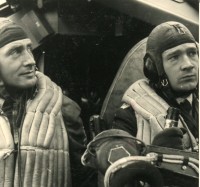 3. Staffel. Heinkel He 111. Rechts Оber-feldfebel Anton Gabler, links der Navigator Feldwebel Gerdt Volkheimer.jpg