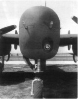 Размещение 75-мм пушки и двух 12,7-мм пулеметов в носовой части B-25G.