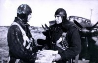 Герой Советского Союза Шеин Павел Степанович справа и младший лейтенант Самарин В.М. перед вылетом.jpg
