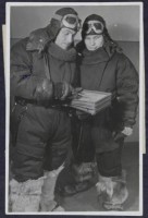 Летчик дважды орденоносец капитан Сечкин В. М. и старший политрук орденоносец Бушихин Н.П. Декабрь 1941, Халдей.jpg
